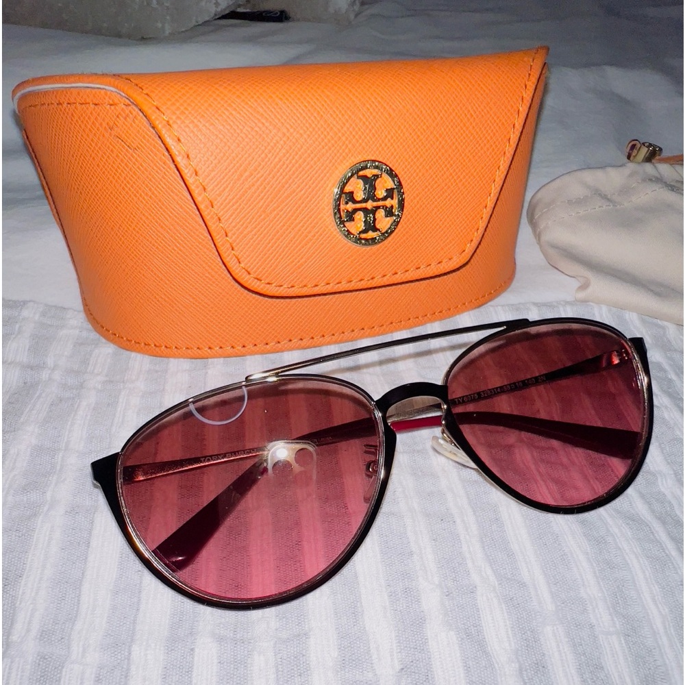 Tory Burch: Signature Case and Shades